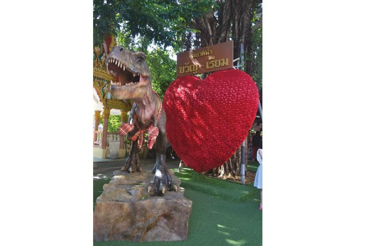 อิ่มบุญ อิ่มท้อง ตลาดน้ำขวัญ-เรียม