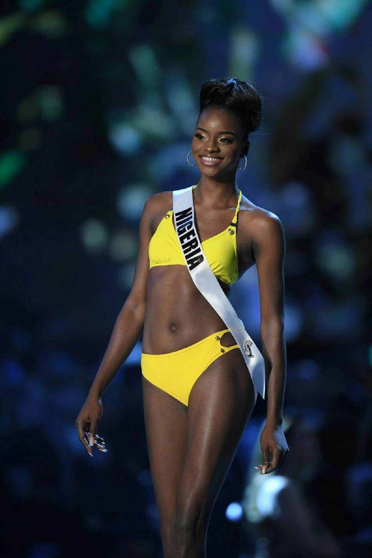 สาวงามประชันโฉม"มิสยูนิเวิร์ส 2018"รอบแรก ในชุดว่ายน้ำทรงออกแบบโดยพระองค์หญิงฯ