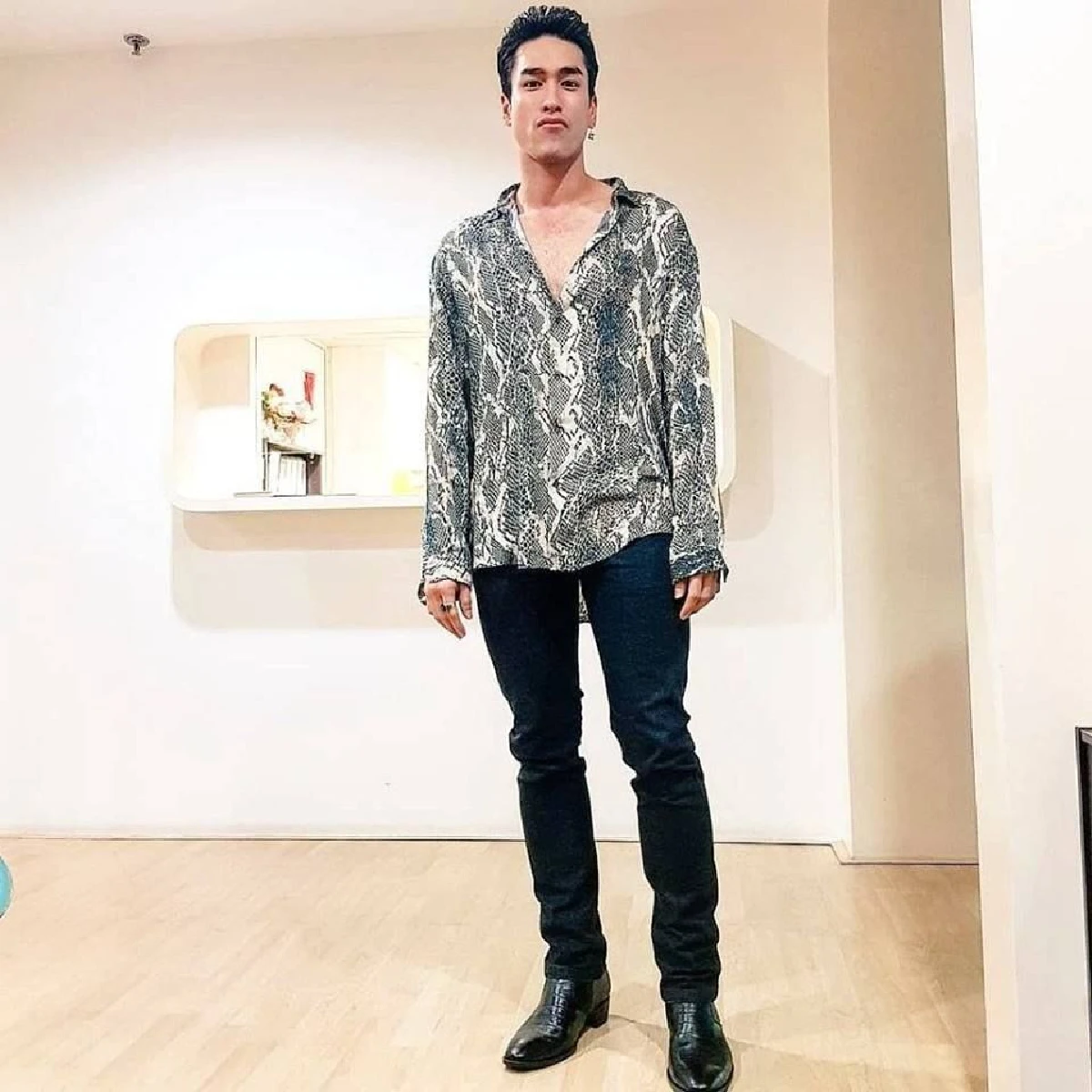 โอปป้ามาเอง! "ณเดชน์ คูกิมิยะ” กับลุคแบบแบดบอย ปลดกระดุมเสื้อ ใส่ตุ้มหูห้อย