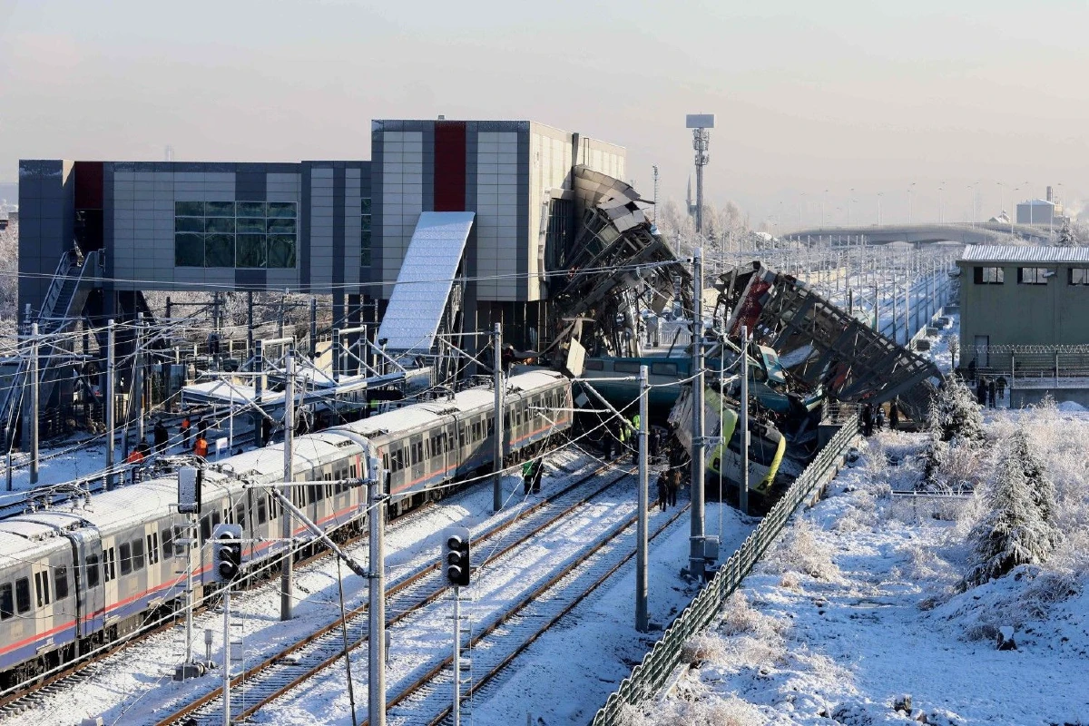 สลด!รถไฟความเร็วสู่งพุ่งชนกันในตุรกีเสียชีวิต9เจ็บ46