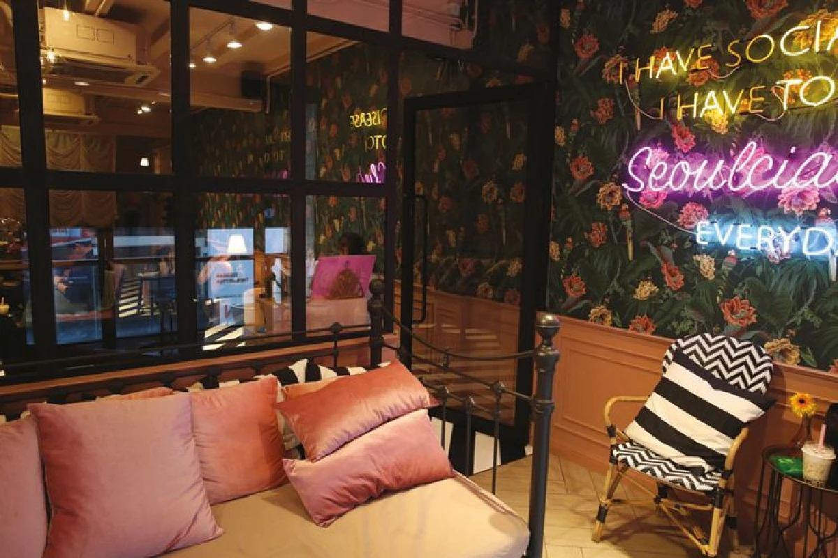 โซลเชียลคลับ คาเฟ่แสนหวานชวนหลงรัก