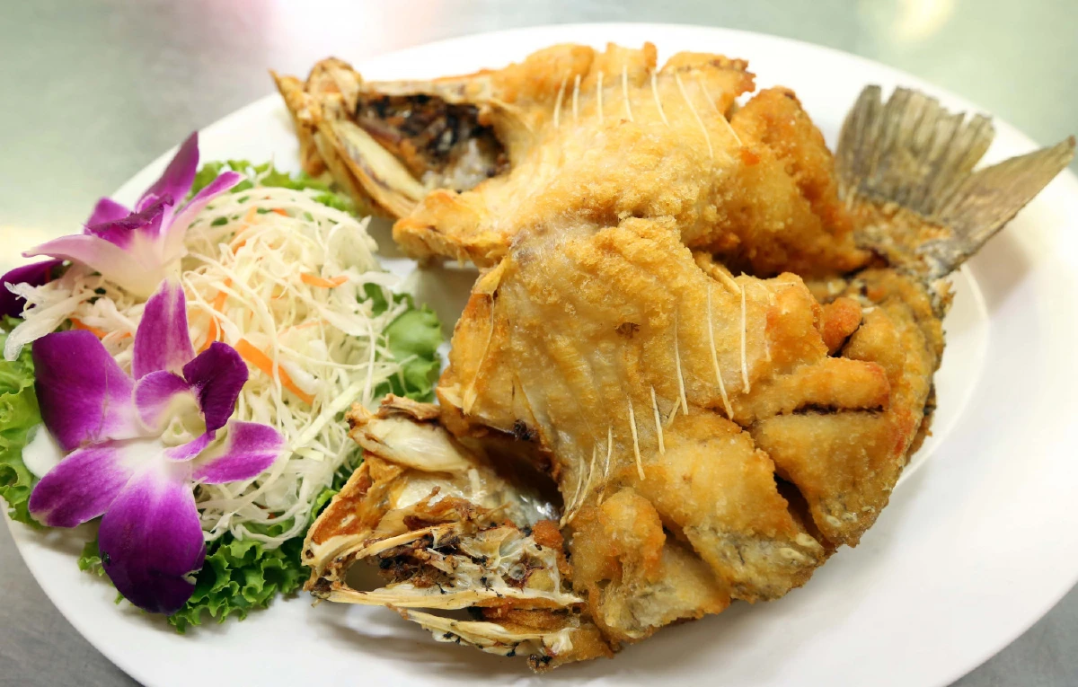 คิดถึงอาหารทะเล คิดถึง‘สมพงศ์ ซีฟู้ด’