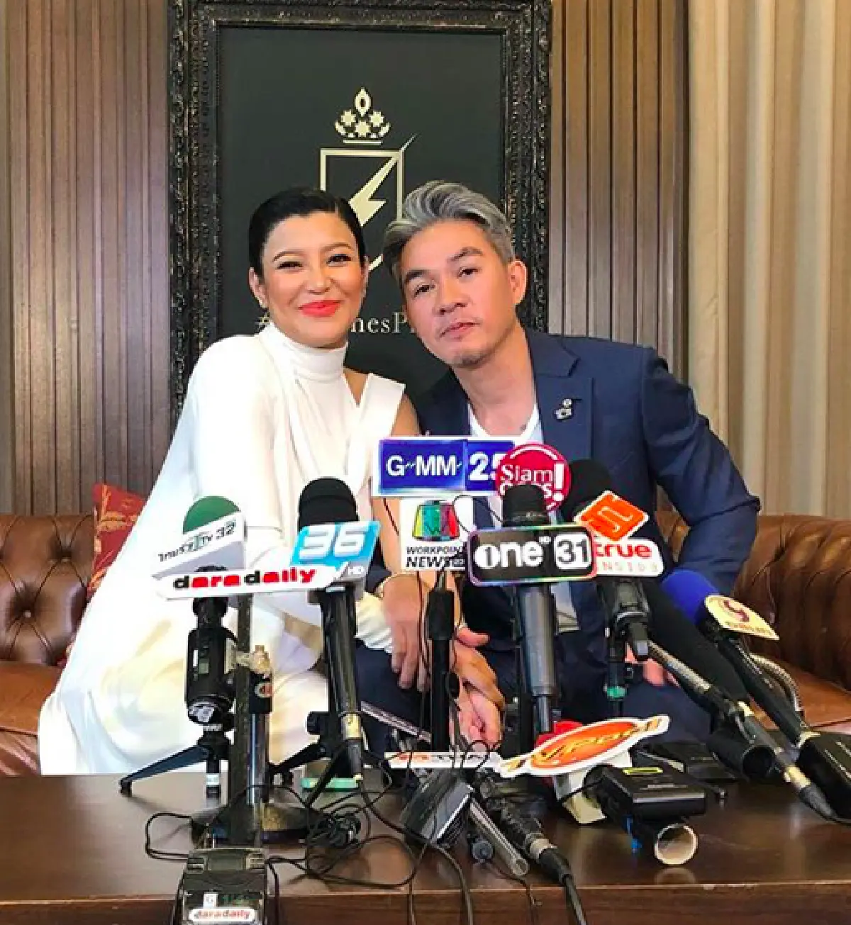 น้องยังอยู่ในตู้อบ! "เอมมี่ มรกต” ควงสามี “ไฮโซเจมส์” เผยเหตุผลที่ยังไม่ได้อุ้มลูกชายออกสื่อ