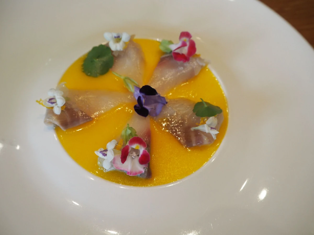 ธีระภัทร์ แก้วภิรมย์ เสิร์ฟศิลปะบนจานอาหาร