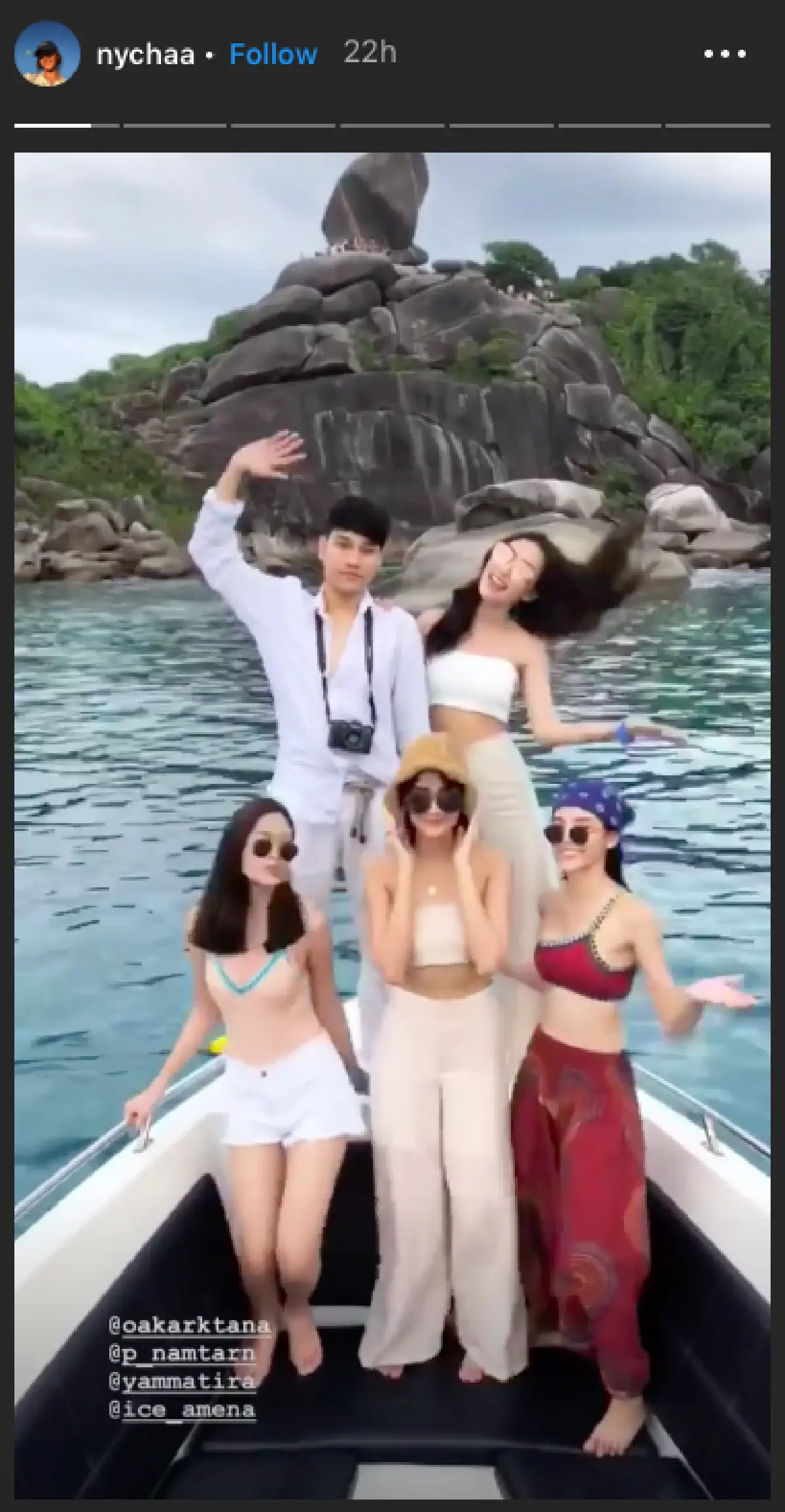 เซ็กซี่เบาๆ “ณิชา” โชว์หุ่นบางๆ ในชุดทูพีซท่อนบนรับลมทะเล