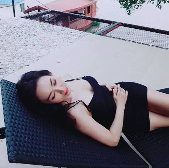 แต่งหน้าเป็นก่อนใส่ยกทรง! "ต้อม ณหทัย” เผยหน้าสดที่ยังคงตึงอยู่ ในวัย 49 ปี