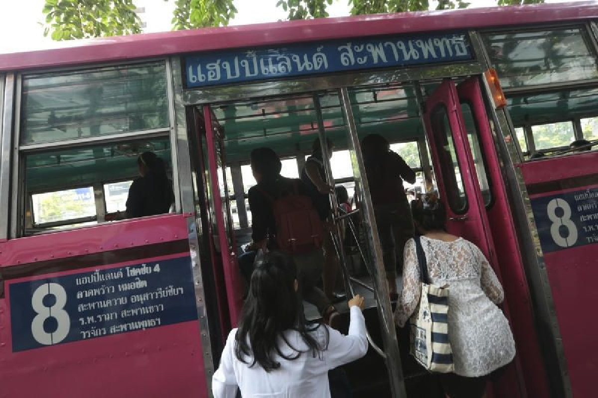 คนกทม.เตรียมเฮรถร่วมฯถอยรถเมล์ใหม่1,500คันออกวิ่งให้บริการ คนกทม.เตรียมเฮรถร่วมฯถอยรถเมล์ใหม่1,500คันออกวิ่งให้บริการ