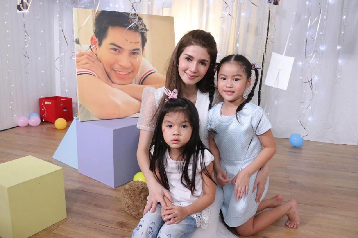 “น้องมะลิ" สุดซึ้ง! ทำเซอร์ไพรส์ “แม่โบว์” พาเจอ "ปอ ทฤษฎี" อีกครั้ง ถึงกับน้ำตาไหล