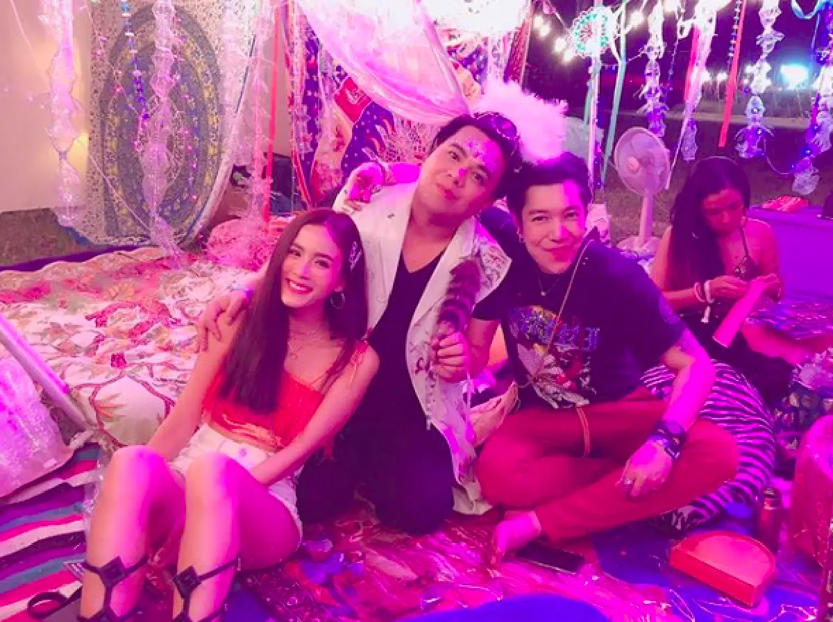 ส่องแฟชั่นสุดชิคของเหล่าคนบันเทิง ต่างจัดเต็มร่วมงาน Wonderfruit 2018