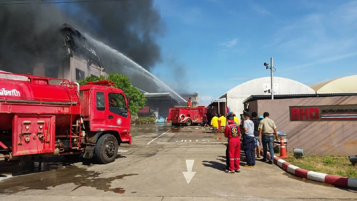 ไฟไหม้รง.ผลิตไฟหน้ารถยนต์ในนิคมอุตฯ304เพลิงยังไม่สงบ