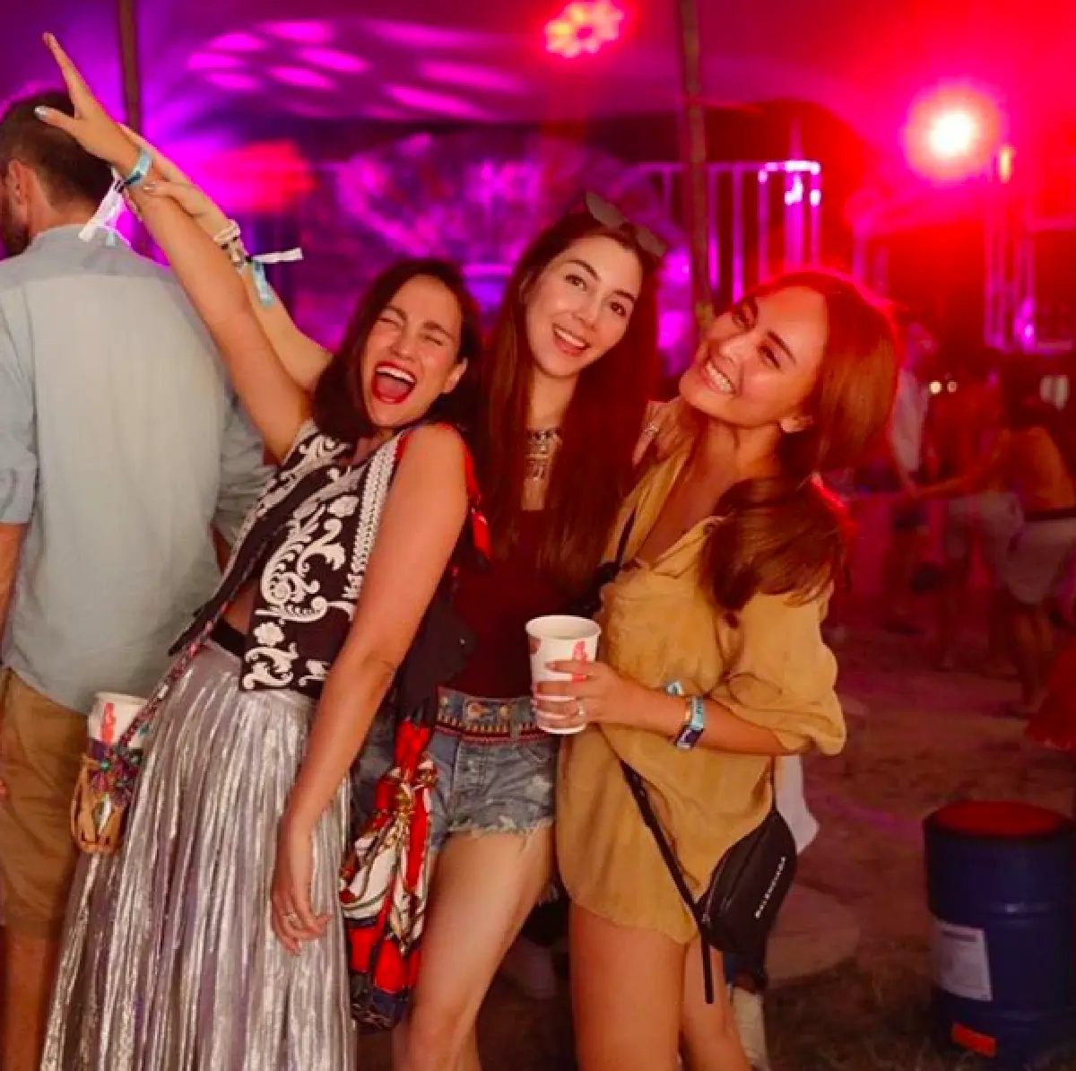 ส่องแฟชั่นสุดชิคของเหล่าคนบันเทิง ต่างจัดเต็มร่วมงาน Wonderfruit 2018