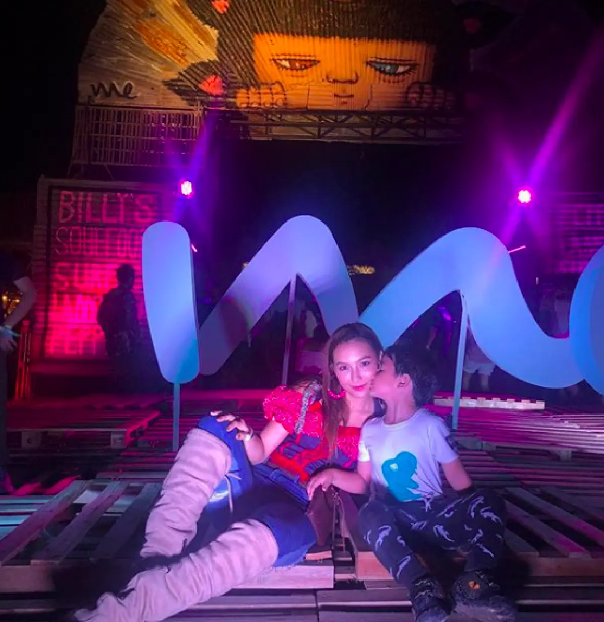 ส่องแฟชั่นสุดชิคของเหล่าคนบันเทิง ต่างจัดเต็มร่วมงาน Wonderfruit 2018