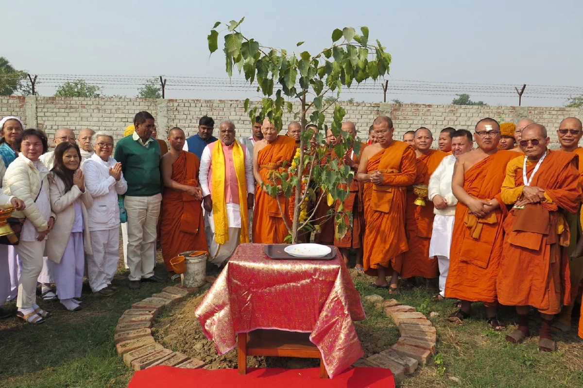 รัฐมนตรีอินเดีย ชื่นชมคณะสงฆ์และชาวไทย ที่สร้างโรงพยาบาล