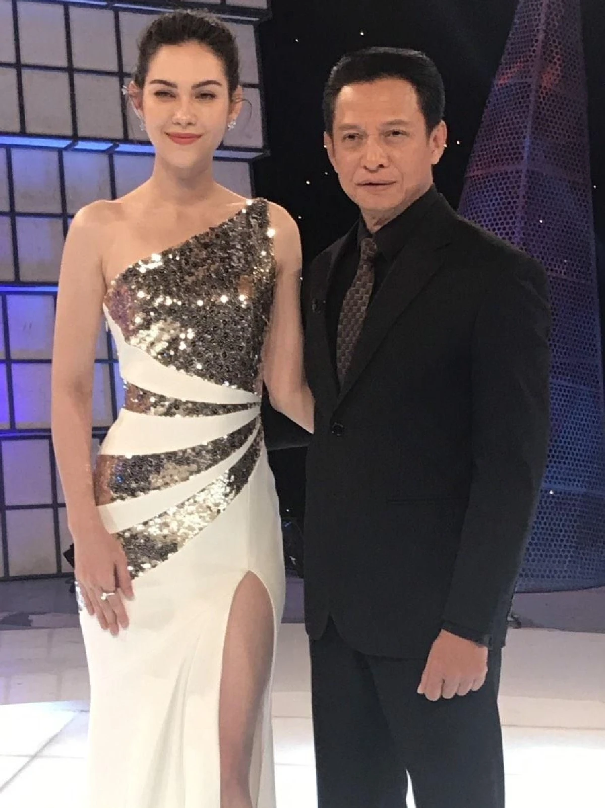 "แมท ภีรนีย์” เจอคำถามจาก "อาต๋อย ไตรภพ” กับเรื่องราวมรสุมที่ผ่านเข้ามา