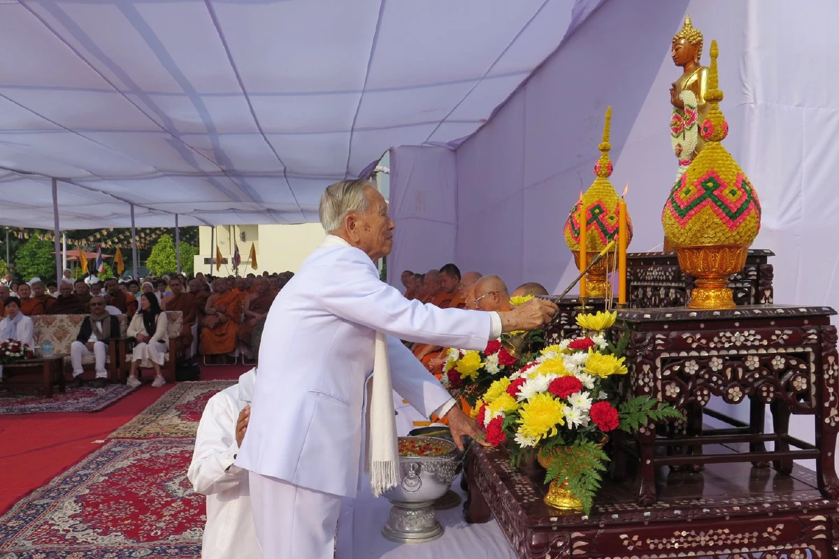 รัฐมนตรีอินเดีย ชื่นชมคณะสงฆ์และชาวไทย ที่สร้างโรงพยาบาล