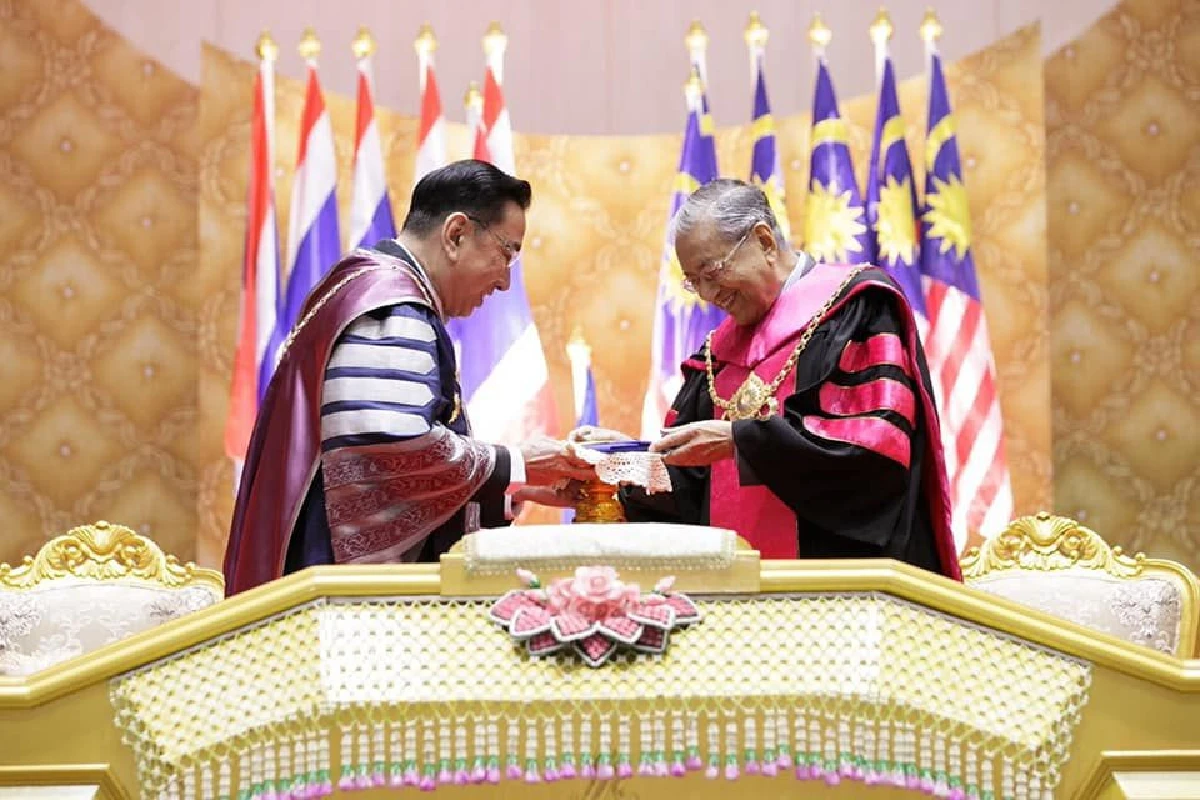 นายกฯมาเลย์ รับปริญญาสาขาวิชาผู้นำทางสังคม ม.รังสิต