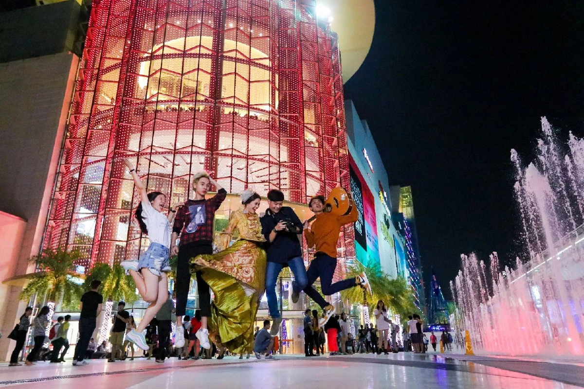 "Recher Film" ทีมนักศึกษาจาก ม.กรุงเทพ คว้าชัยการประกวด "วันสยาม ดิ เอ็กซ์ทรอดิแนรี่ คลิป" ครีเอเตอร์ด้านมัลติมีเดีย