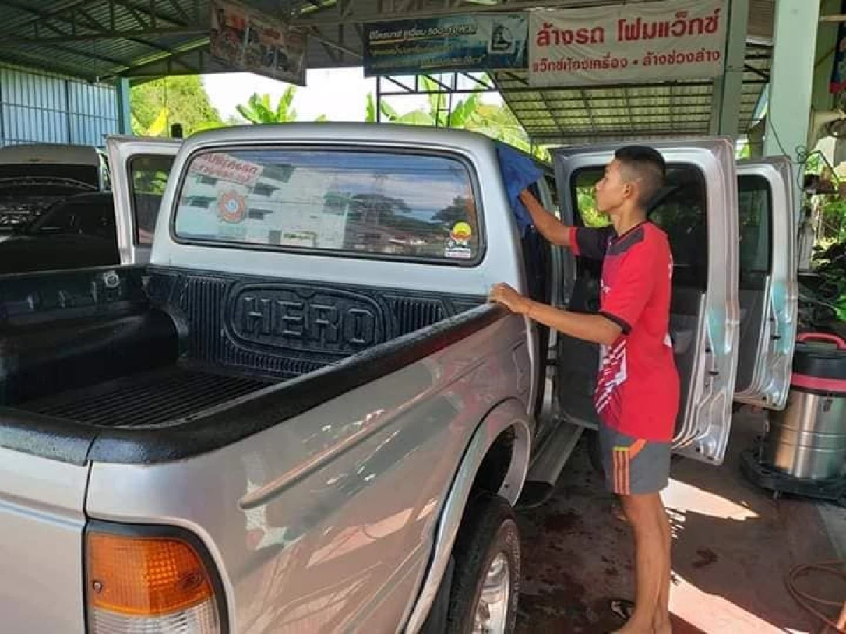 "ผมต้องอยู่ให้ได้ ต้องมีชีวิตที่ดีในอนาคต" เปิดใจหนุ่มสู้ชีวิตหาเงินส่งตัวเองหลังพ่อแม่เสียชีวิต