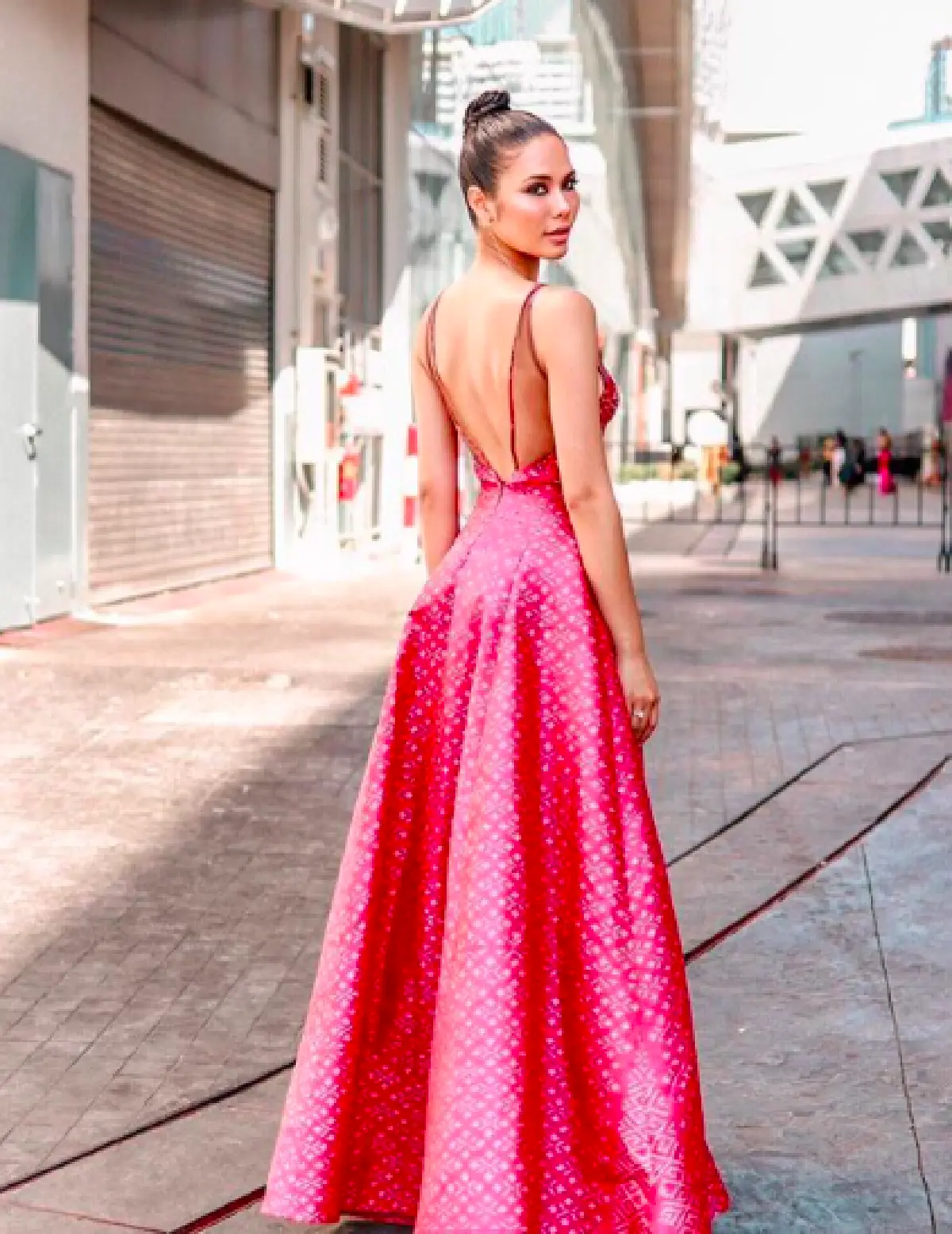 สวยคมเข้มบาดใจ! “แนท-น้ำตาล” อวดเสน่ห์ในชุดผ้าไทย สะกดทุกสายตา