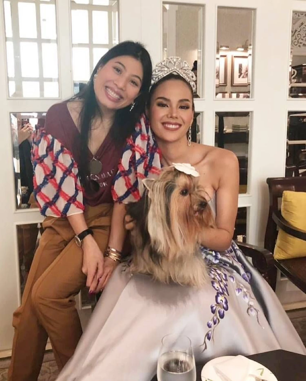 พระองค์หญิงฯ ประทานของขวัญพิเศษแก่ แคทรีโอนา เกรย์ Miss Universe 2018