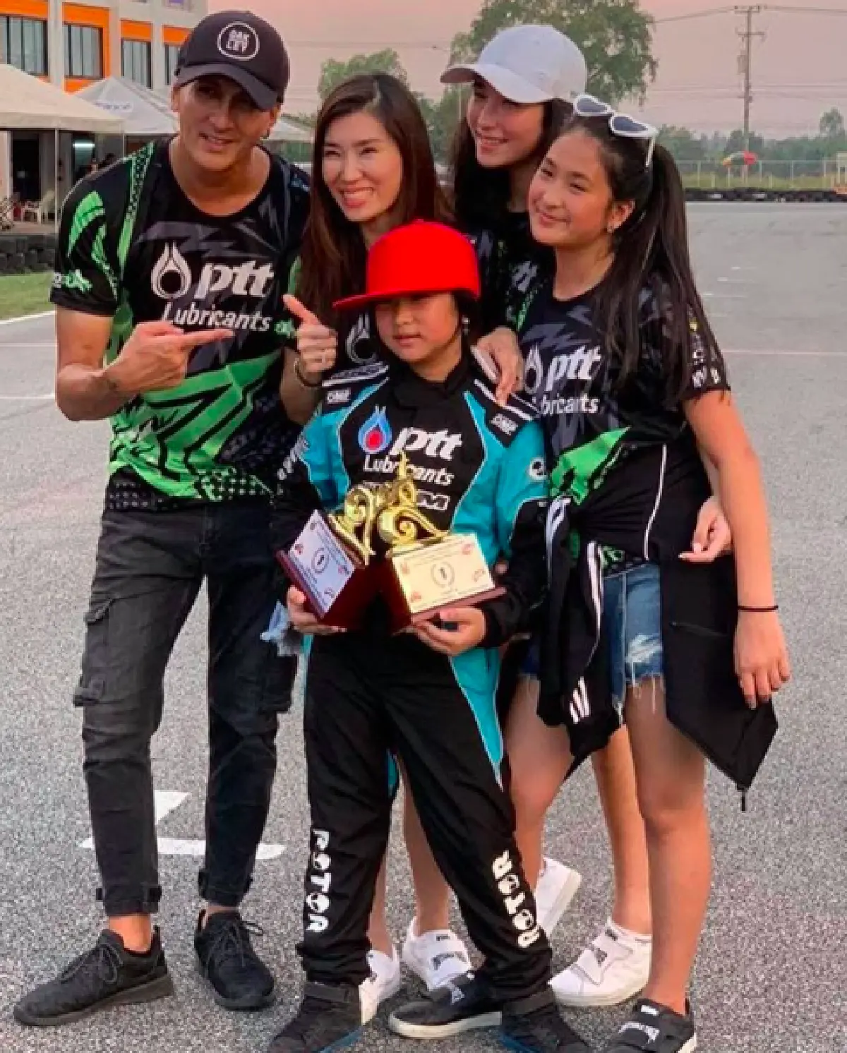 "พีท ทองเจือ” ภูมิใจที่สุด! โพสต์อวยพรวันเกิด “น้องโรเตอร์” พร้อมคว้าแชมป์แข่งรถ 3 สนามในปี 2018