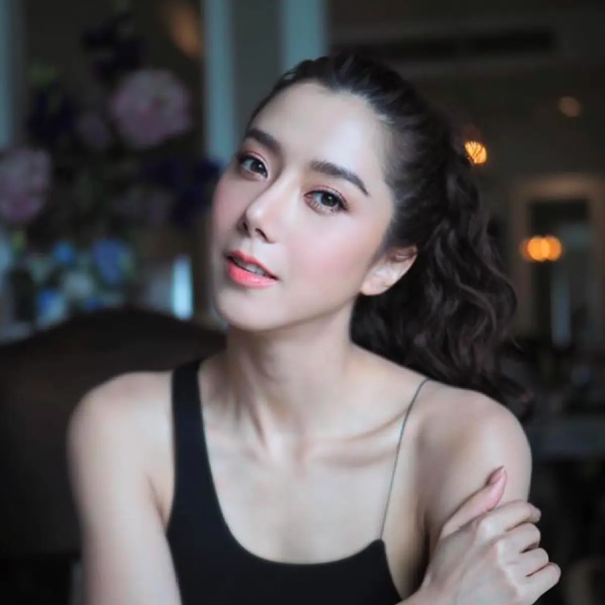 “ไอซ์ อภิษฎา” สลัดลุคสาวสุดเซ็กซี่ มาสวมชุดไทยสีทอง งดงามและสวยสง่าที่สุด