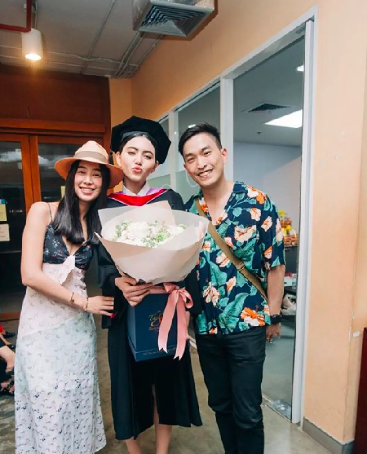 7 ปีที่รอคอย! ส่องภาพ “ใหม่ ดาวิกา” เข้ารับปริญญา ท่ามกลางความยินดีของทุกคน