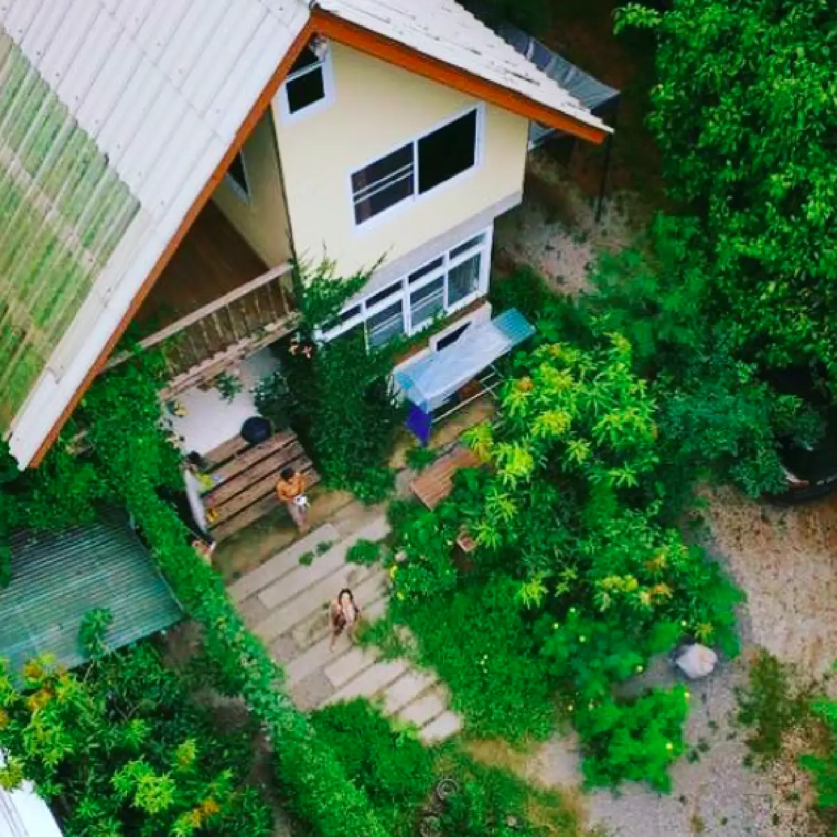 ส่องบ้านสวนนักแสดงรุ่นใหญ่ “หม่อมอูม” ใช้ชีวิตกับธรรมชาติทำสวนผัก เลี้ยงเป็ดไก่ที่ จ.เลย