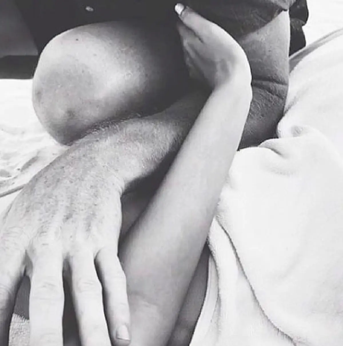 ภาพคู่ภาพแรก "ยิปซี" โพสต์ภาพหวานออกสื่อ ยิ้มแฮปปี้สุดๆ