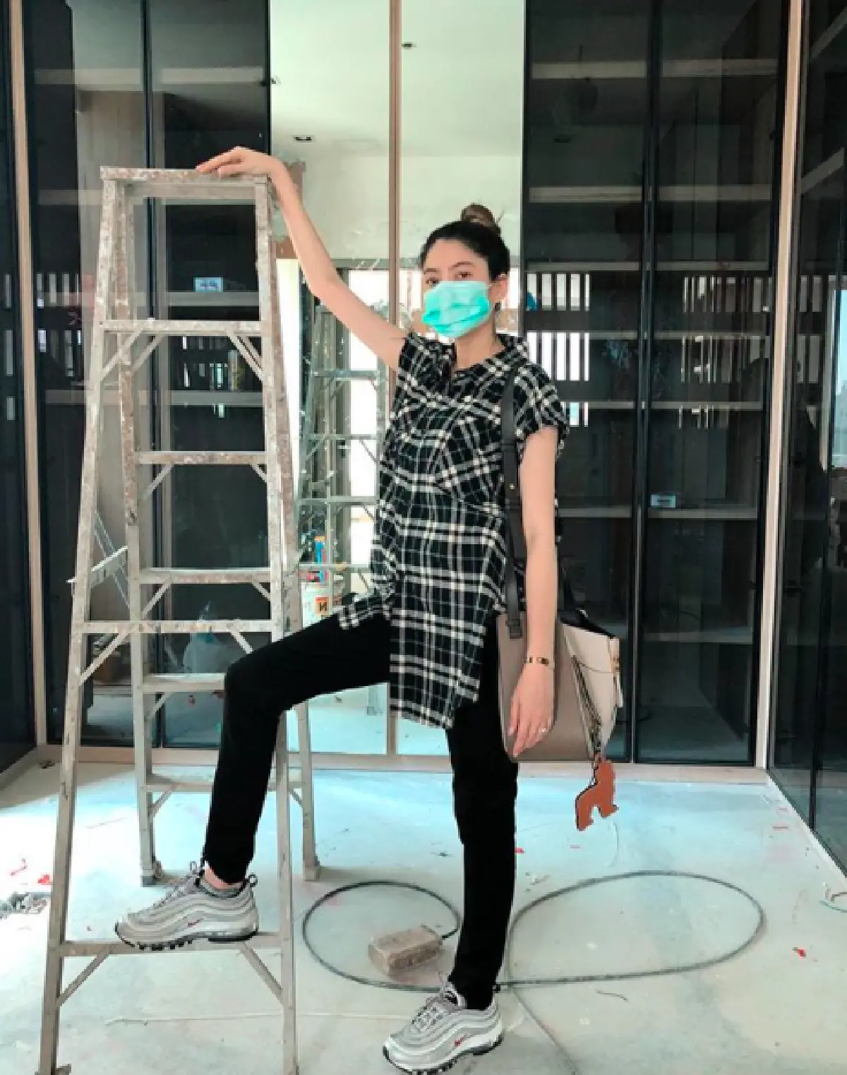 ส่องภาพชุดคลุมท้อง “มาร์กี้ ราศรี” เก๋ไก๋ ตามสไตล์สาวสายแฟชั่น