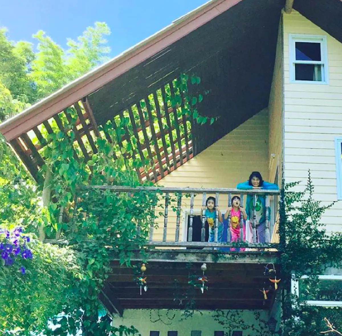 ส่องบ้านสวนนักแสดงรุ่นใหญ่ “หม่อมอูม” ใช้ชีวิตกับธรรมชาติทำสวนผัก เลี้ยงเป็ดไก่ที่ จ.เลย