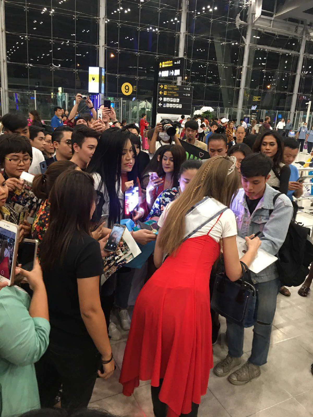 ไม่ได้มงแต่ได้ใจ! แฟนๆรวมตัวส่ง Trejsi Sejdini #ลูกฉันเป็นคนดี กลับบ้านอบอุ่น