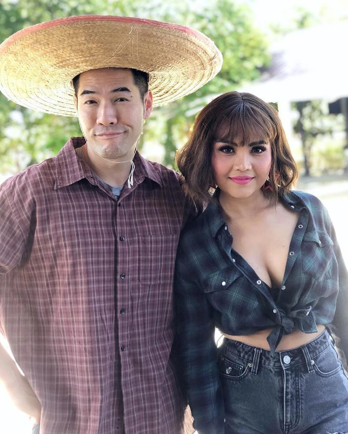 กลัวจะแรงไป! วู้ดดี้ รีบลบภาพท่าโพสคล้ายอุ้มเต้า ตั๊กแตน ชลดา