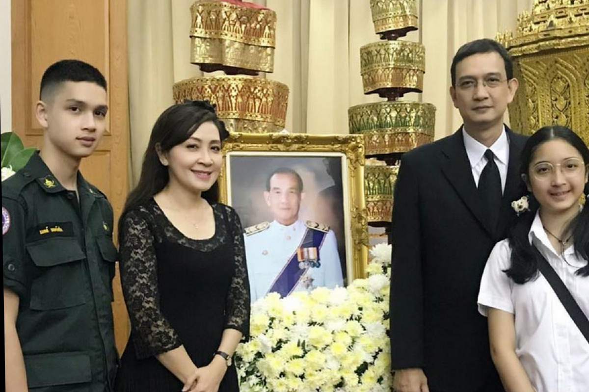 กวาง กมลชนก ตอบกลับนิ่มๆ หลังถูกคนติง "ถ่ายกับคนตาย ยิ้มเพื่อ?" กวาง กมลชนก ตอบกลับนิ่มๆ หลังถูกคนติง "ถ่ายกับคนตาย ยิ้มเพื่อ?"