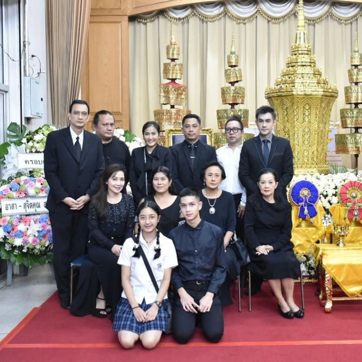 กวาง กมลชนก ตอบกลับนิ่มๆ หลังถูกคนติง "ถ่ายกับคนตาย ยิ้มเพื่อ?"