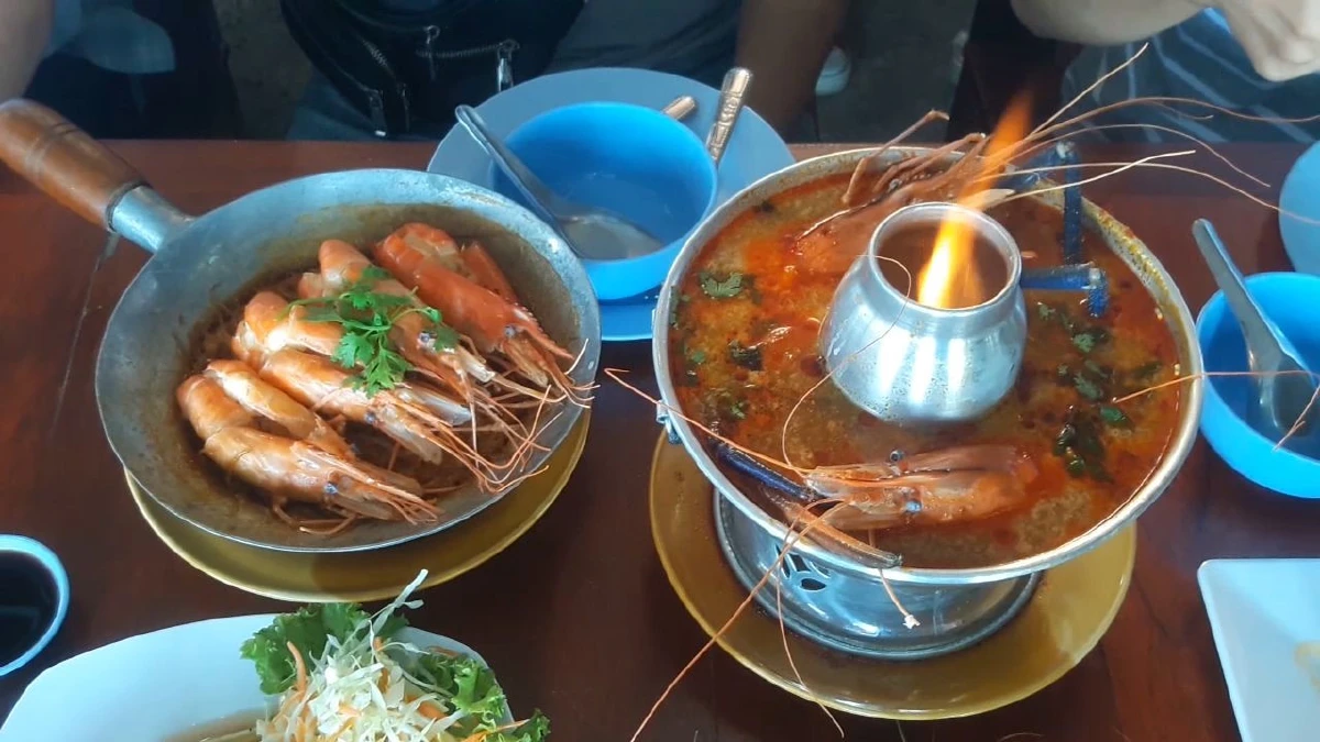 ท้ายห้วยกุ้งเผา อร่อยย่อมเยาสวนกระแสเศรษฐกิจ