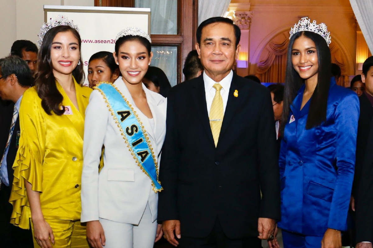 นายกฯตู่ ถ่ายรูปยินดีกับ นิโคลีน รองอันดับ 1 มิสเวิลด์ สร้างชื่อเสียงให้ประเทศ นายกฯตู่ ถ่ายรูปยินดีกับ นิโคลีน รองอันดับ 1 มิสเวิลด์ สร้างชื่อเสียงให้ประเทศ