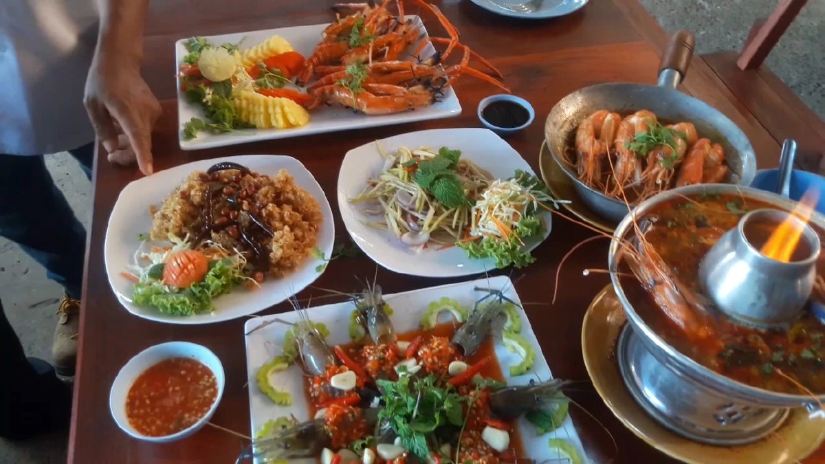 ท้ายห้วยกุ้งเผา อร่อยย่อมเยาสวนกระแสเศรษฐกิจ