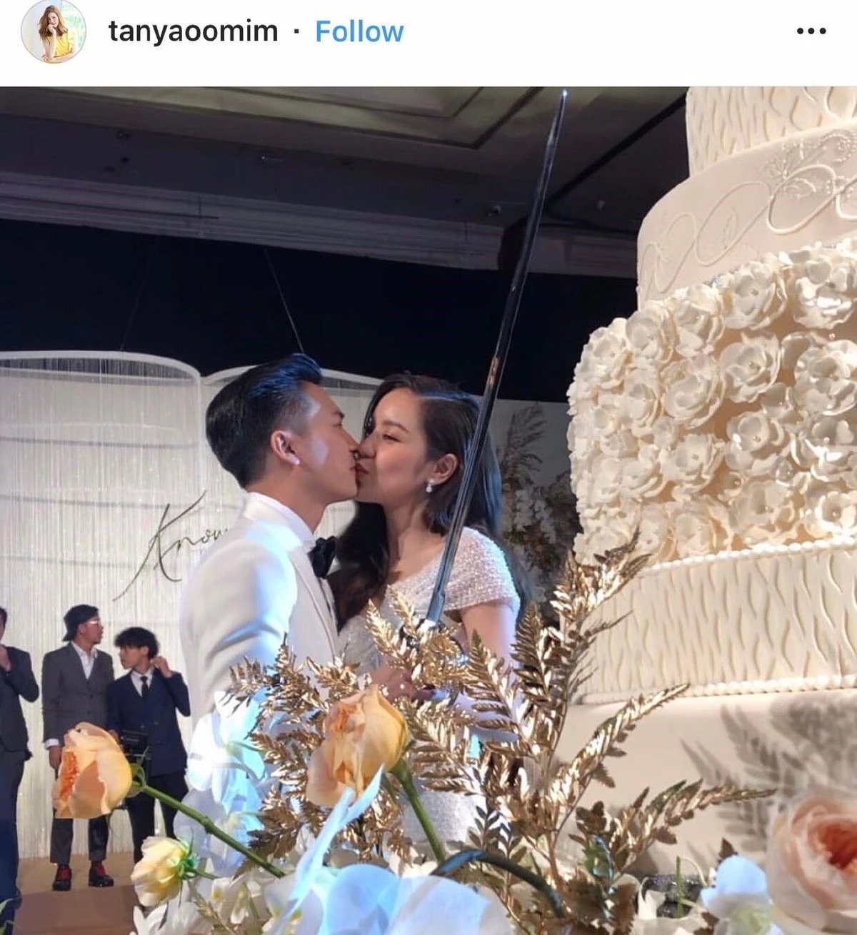 เป็นฝั่งเป็นฝา! ขนมจีน ควง ไฮโซเคน ฉลองวิวาห์สุดโรแมนติก