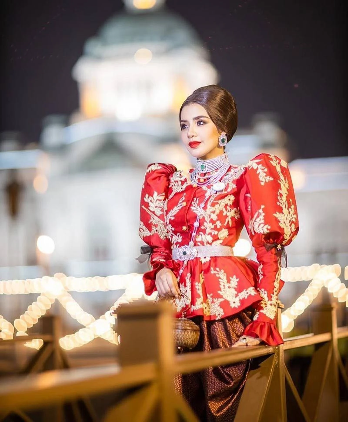 สวยหล่อน่ามอง! เหล่าดาราคนดังแต่งชุดไทย เที่ยวงานอุ่นไอรักฯ 2