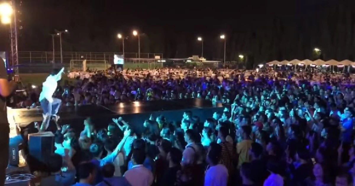 หมดเวลาแล้วเธอคงต้องไป! แหลม 25 hours ตกเวทีคอนเสิร์ต..ทำเอาคนดูสะดุ้งแรง