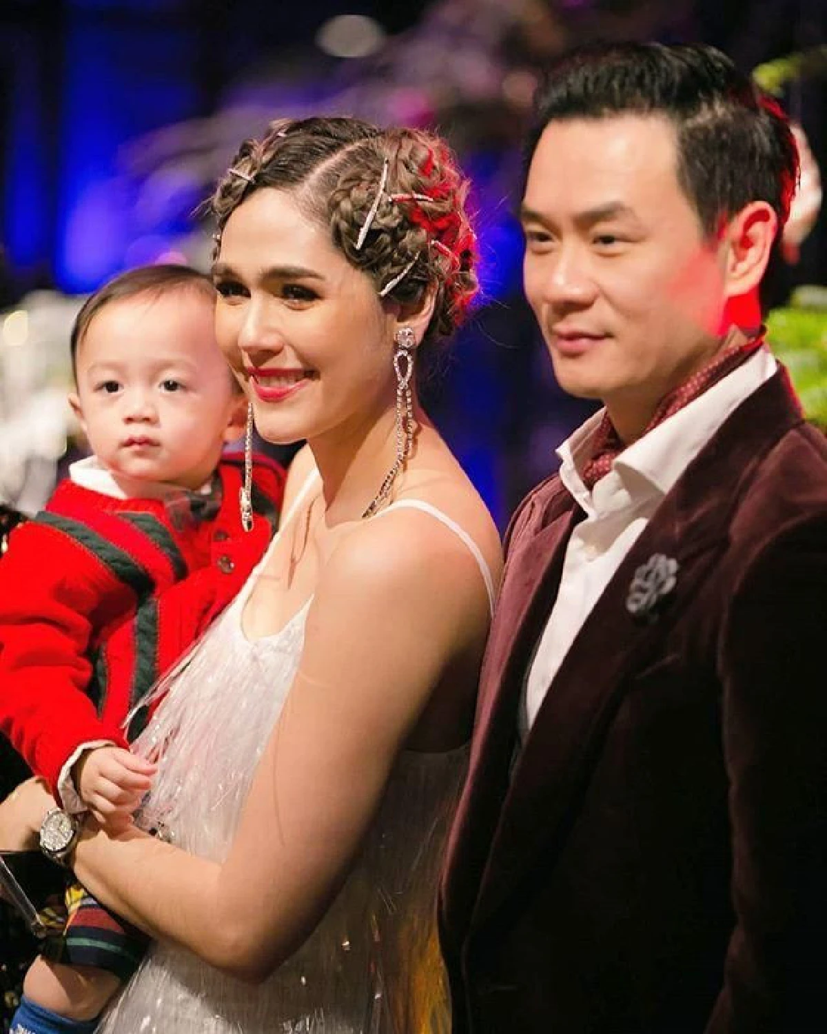 ส่องภาพ ชมพู่-น็อต จัดปาร์ตี้ฉลองคริสต์มาส สวยหล่อมาเต็มทั้งครอบครัว