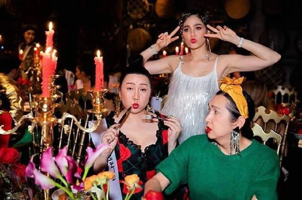 ส่องภาพ ชมพู่-น็อต จัดปาร์ตี้ฉลองคริสต์มาส สวยหล่อมาเต็มทั้งครอบครัว