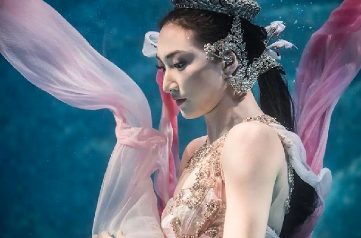 ไม่ทำให้ผิดหวัง! “แพนเค้ก” สวมชุดไทย สวยสง่าถ่ายละครใต้น้ำ ท้าทายความสามารถ