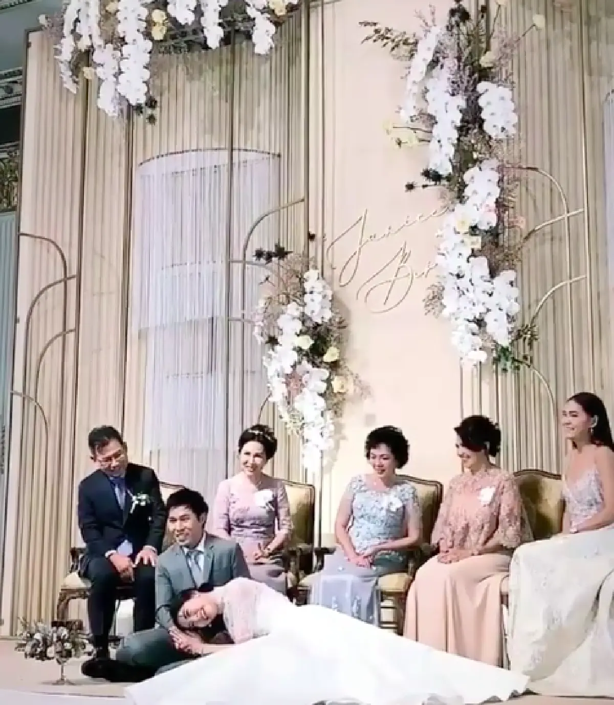 อบอุ่นหัวใจ! “แจนนิส” น้องสาว “เจนี่” ควงแฟนหนุ่มเข้าสุ่พิธีวิวาห์ อย่างเรียบง่าย