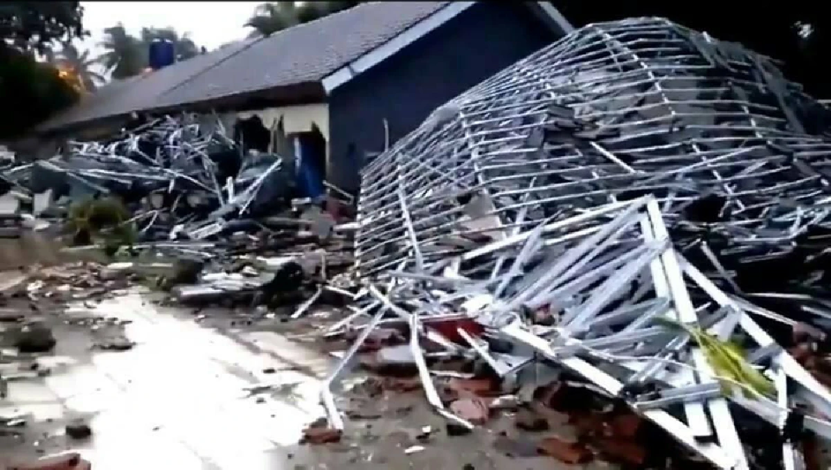 สึนามิถล่มชายฝั่งอินโดฯหลังภูเขาไฟระเบิดดับกว่า40บาดเจ็บ584คน