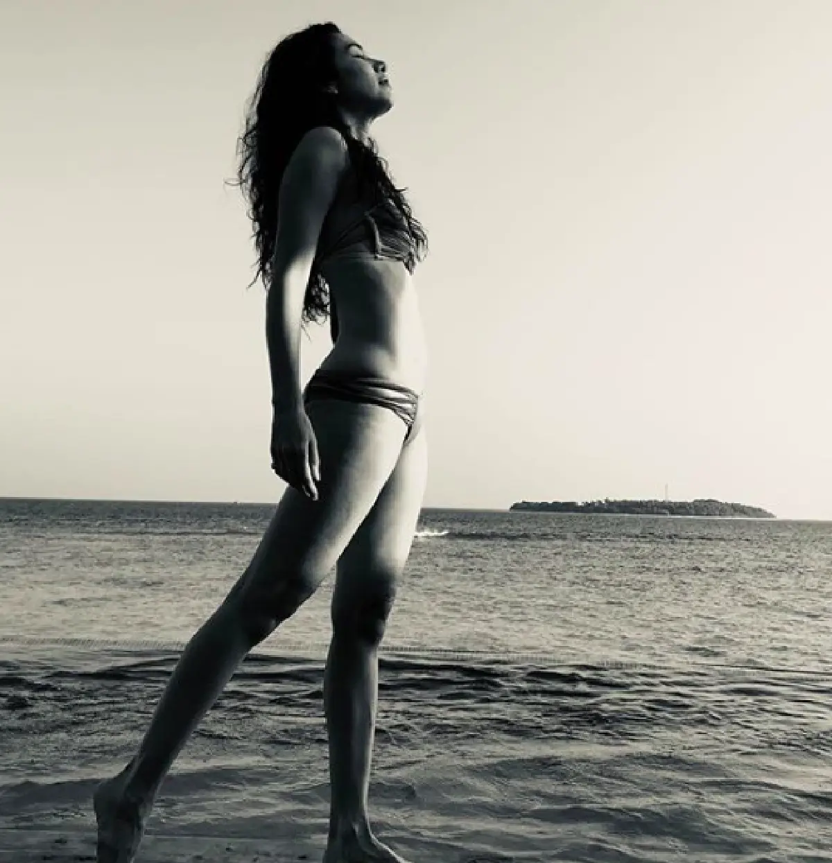 นางเงือกวัย 45 “นุสบา” อวดหุ่นสุดเป๊ะในชุดว่ายน้ำ แซ่บไม่แพ้สาวๆ