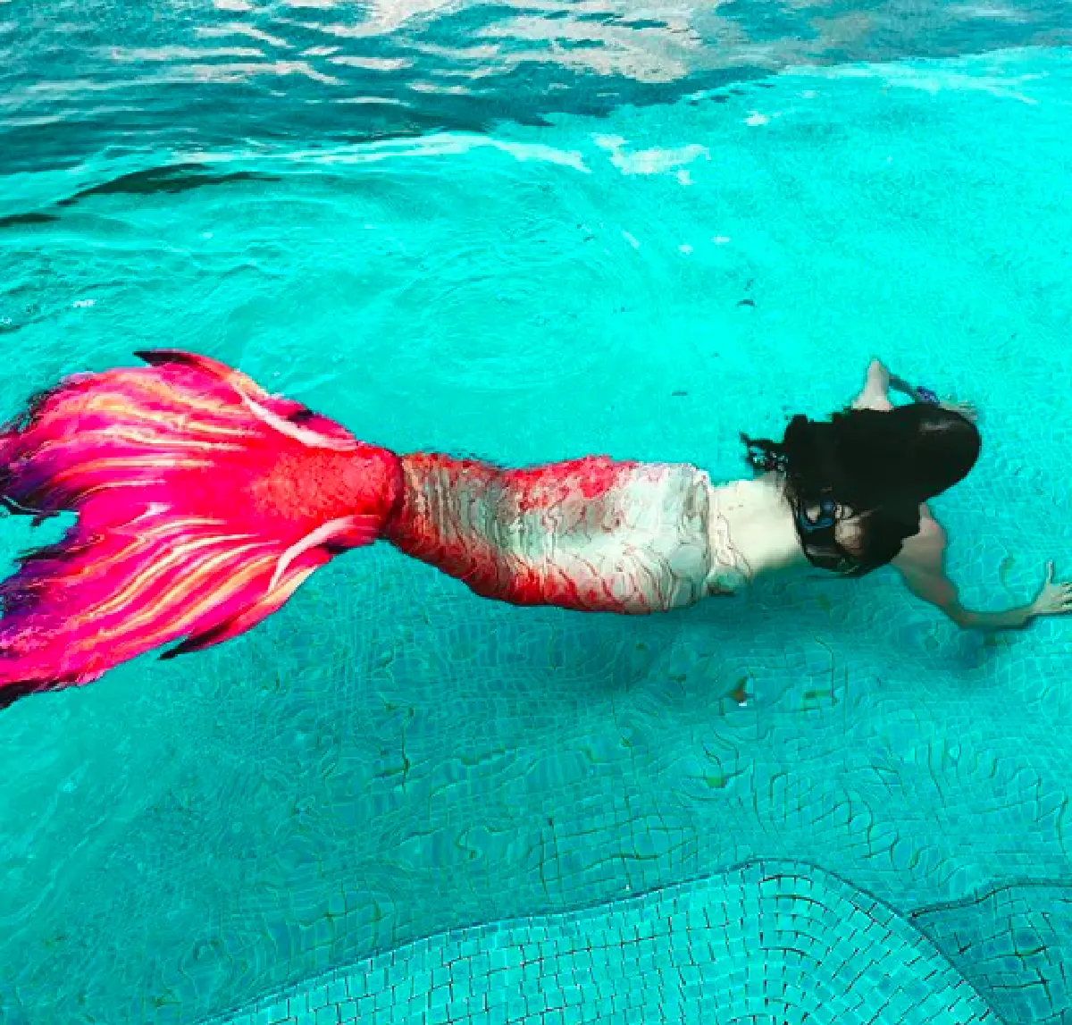 นางเงือกวัย 45 “นุสบา” อวดหุ่นสุดเป๊ะในชุดว่ายน้ำ แซ่บไม่แพ้สาวๆ