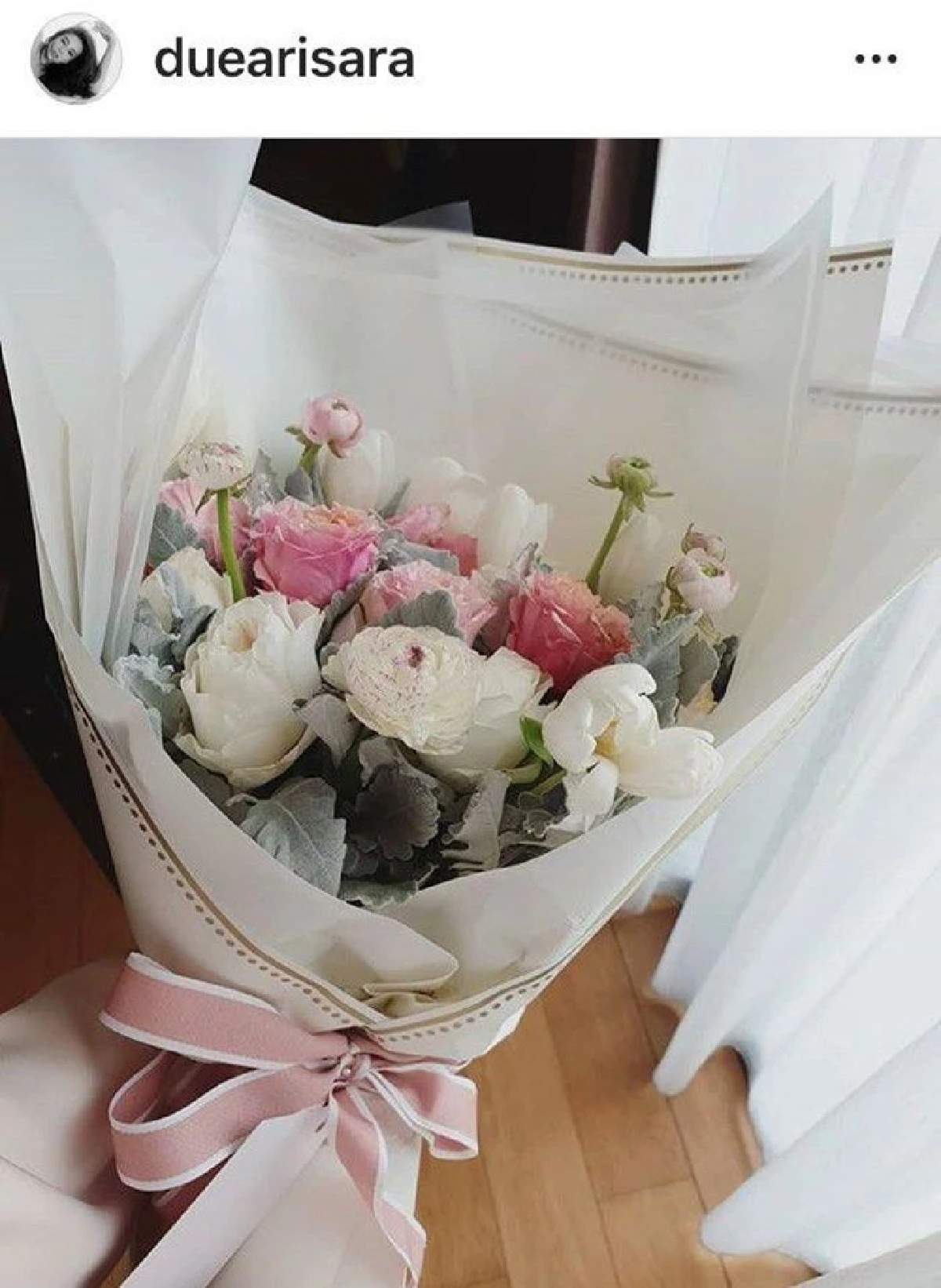 “ดิว” มีรักใหม่!? หลังโพสต์ภาพช่อดอกไม้ ด้าน “ไผ่” โผล่คอมเมนต์ ดีใจด้วย!