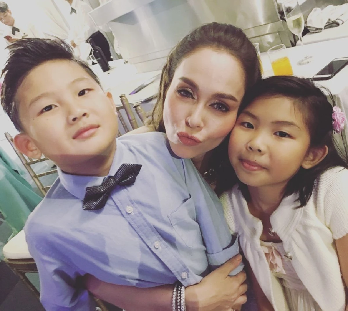 โมเมนต์ประทับใจ "นัท มีเรีย” กอดลูกๆ "เต๋า สมชาย” พร้อมให้เรียกพี่